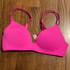NWT VICTORIAS SECRET WIRELESS BRA